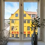 Authentic Copenhagen Apartment By Nyhavn